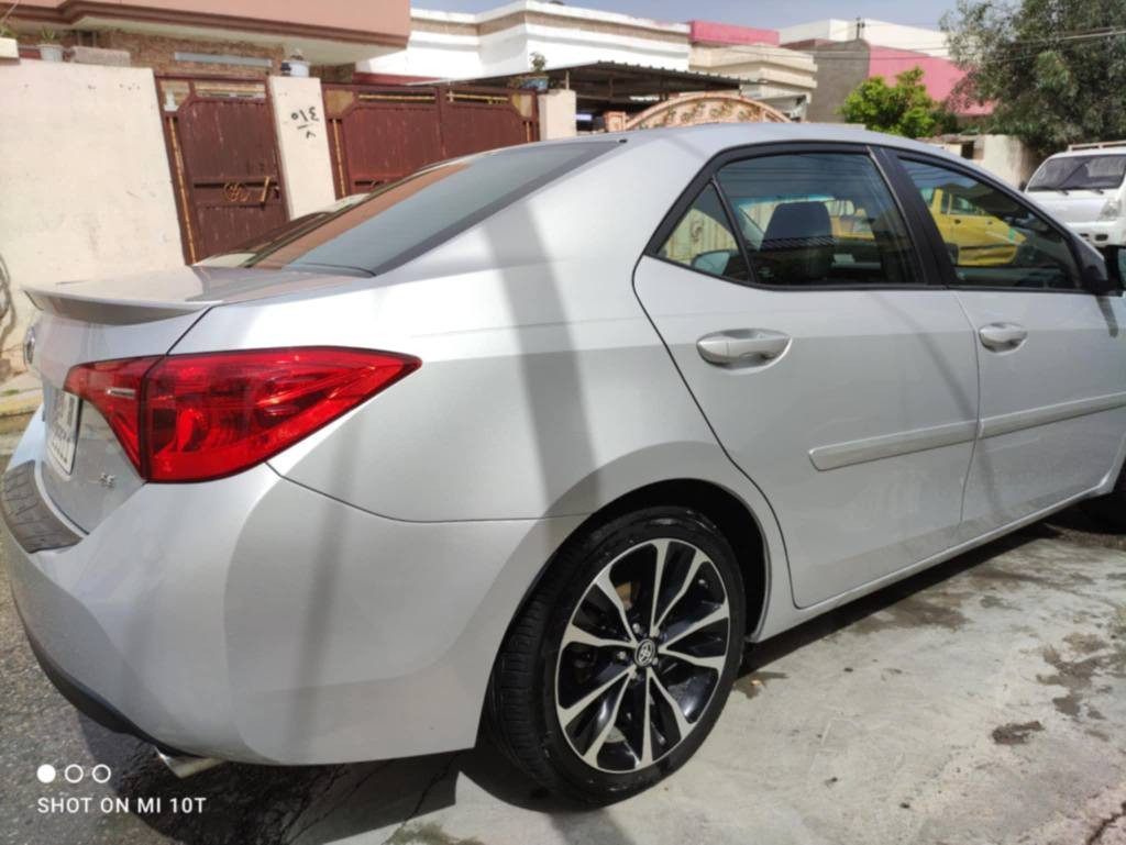 توێتا کرۆلا ٢٠١٧ SE سپۆرت 
دوو پارچەی بۆیاغە 
کوشن جڵد بلاد 
سوکان ڤۆلێۆم 
تەعدیل سورعە 
گێر و مەکینەی بەشەرت
سەیارەکە ماڵی دۆستە و ١٨٥کم ڕۆیشتوە 

*********** كركوك, العراق
