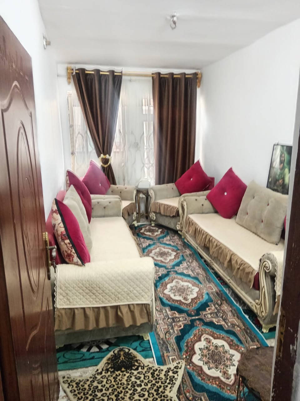 سلام عليكم بيت مساحه 100 م واجها 5 ونزال 20 تفاصيل داخل منشور موقعه جيد خلف الضربه جديده مباشره بتقاطع سكلات اي سفسار ع رقم هاتف ***********
