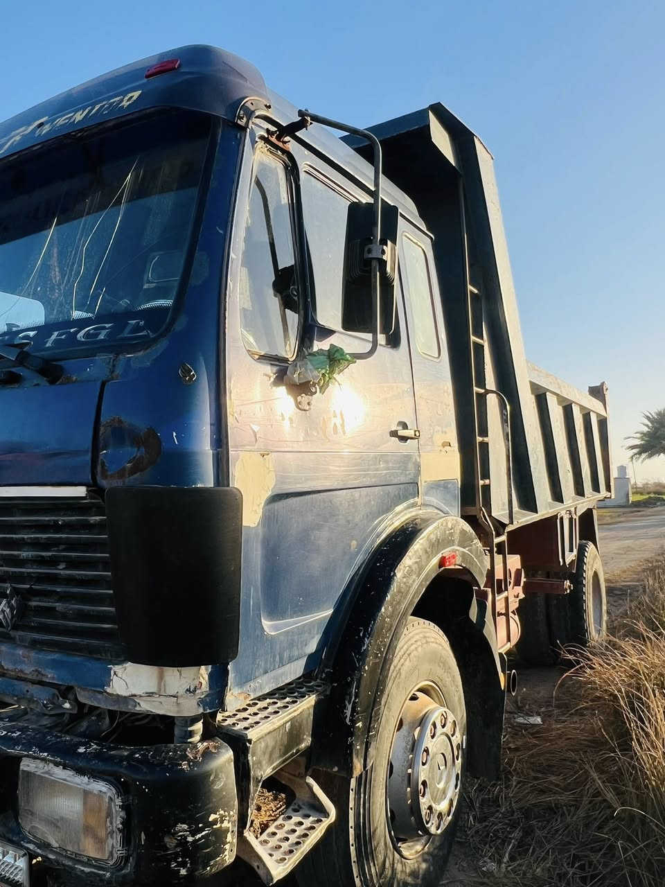 السلام عليكم للبيع لوري تك البي مارسدس كلاب موديل 84 المكان واسط صويره للستفسار ***********
