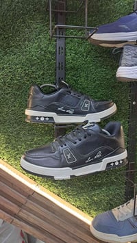 لويس فيتون • جلد ايطالي • قياس ٤٣