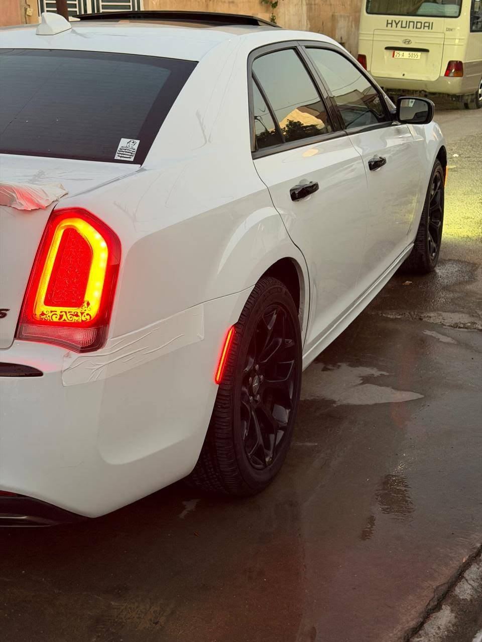 السلام عليكم
سعرها 195ورقة. 
كرايسلر اوباما 300s فول فول
موديل 2018 ✅
فئة s فول مواصفات للاخير
سيارة ماشية 136 الف ميل 
سيارة جديدة بمعنة الكلمة 
بل واقع احلا من صور بالف قاط.
سيارة كلين حادثها بل عراق 5 قطع
سونر موجود عندي
مواصفات👇
تو يل,✅ محرك 3600
تشغيل عن بعد ⭕
شفتات بستيرن + كشن حار 
دمام خلف  + بانورامة فتحتين
نظام صوت بيتس
رقم سليمانية دولي سنوية جديد هزا براد كلة جديد
بشرط تحويل   
ويل 20 اصل
تايرات جديد بل كارتون حدادية باتري منضومة زنون كلشي بيها جديد  
مكان سيارة كركوك
الاستفسار الاتصال على
***********📞
بيها واتساب
