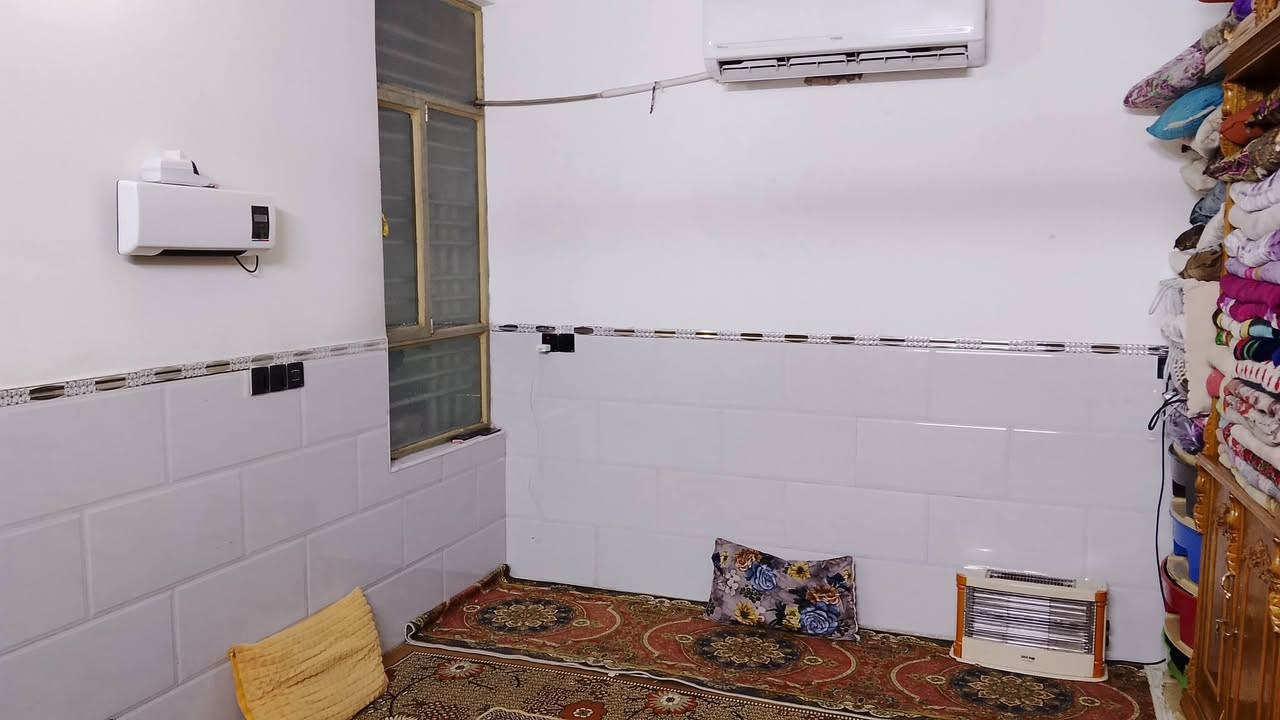 من رخصت الادمن بيت 130متر زراعي منطقة حي النصر الثانية قريب على أسواق أبو أحمد  للعروض خدمات كامله بيت خير من الله غرف نوم 3 استقبال وأهوال واصاله كبيرة وملاحقات طابقين خطين ماء خطين كهرباء السعر خاص هاتف ***********
