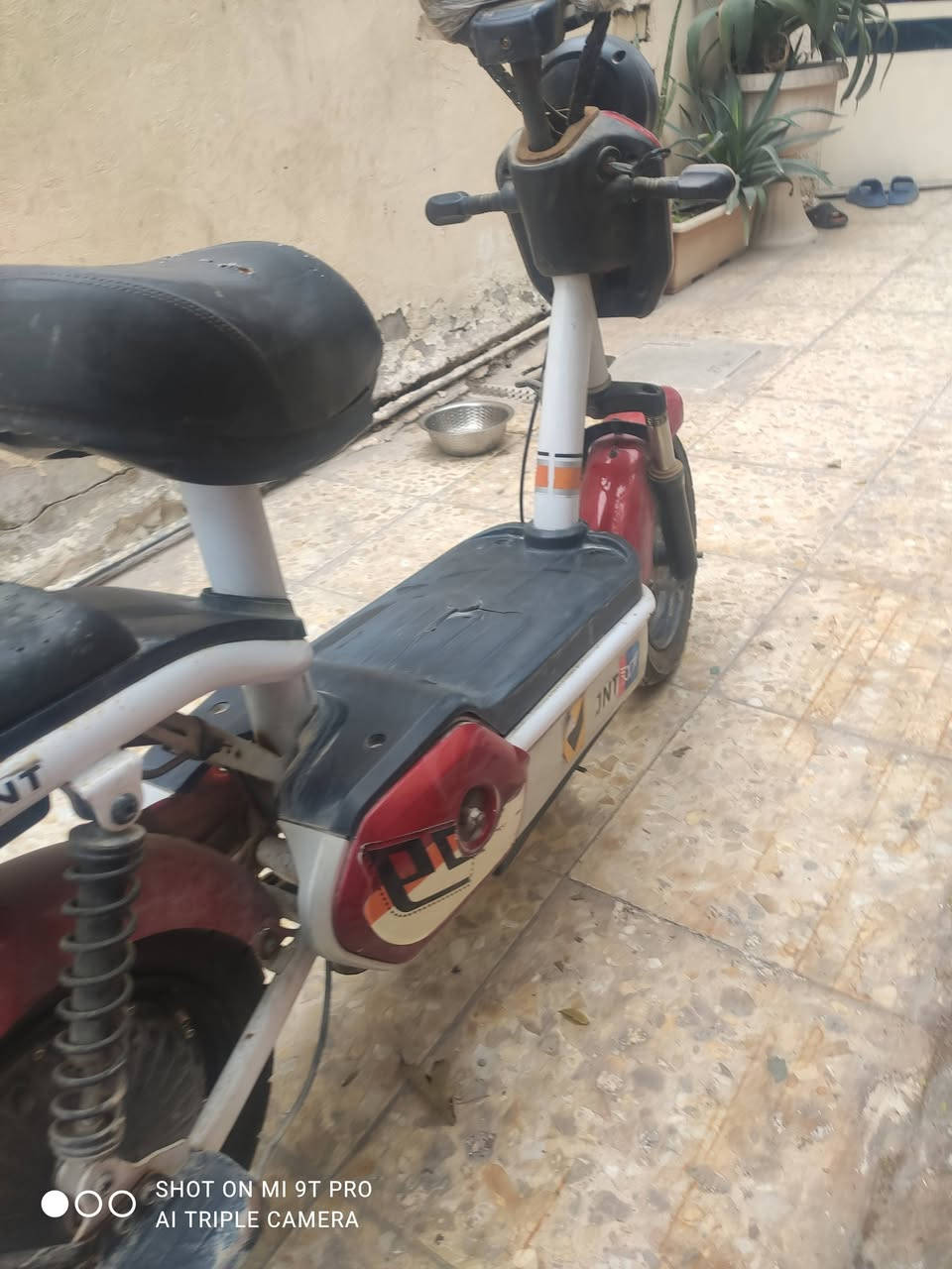 السلام عليكم
دراجه شحن للبيع مستخدمه فقط شهرين 

.
بيه6 بطاريات مسطرة 

. سرعتها 40كم.

. للاستفسار؟!
راسلني على هذا الرقم ***********
مكاني بغداد الشعب نهايه حي اور
