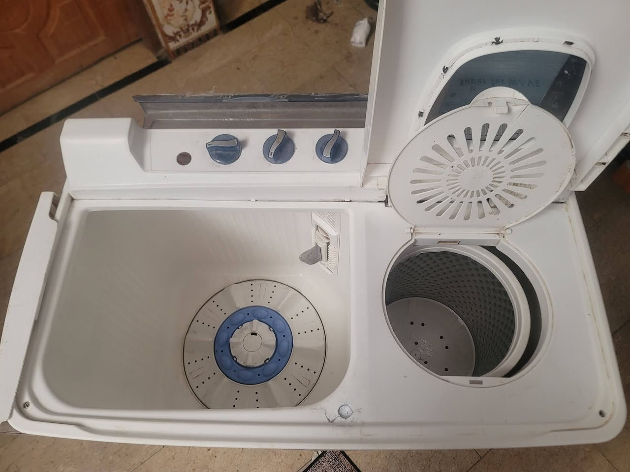 للبيع غساله تصميم هيتاشي باله اخت الجديدة حجم 20 كيلوا بدون اي ظرر وجاهزة وعلى الفحص السعر ب100 وبيها مجال بسيط العنوان بغداد_ كميرة قرب جزيرة بغداد السياحيه ويوجد توصيل بأجره تكسي ***********
