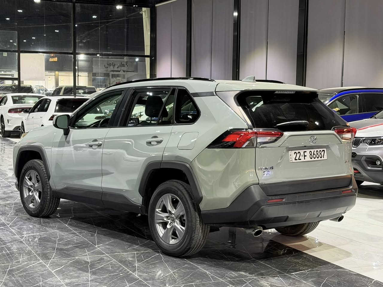 السلام عليكم
 نوع سيارة : تویوتا راف٤
موديل : ٢٠٢٢
لون : سمنتي مرغوب ✅
ماشية : ٣٧ الف 
حجم محرك : ٢.٥ - ٤ سلندر بنزين
٣ نظام ((ايكو-نورمال-سبورت))
مواصفات : XLE ((فتحة سقف-كشن كهرباي-بصمة-شاشة -كاميرا-بلاجكتور-صندوق شفط-تبريد مركزي-خط مسار-تحكمات ستيرن-مرايات رادار-Auto start))
سيارة وارد امريكي : بدون صبغ ✅
بدون ارباك✅
مكانين تعديل بارد  رقم شاصي موجود
كير-محرك-كهرباي-صدر
تحويل غرامة كل شرط
مكان : اربيل شارع ١٠٠ م 
معرض ريبوار سالار
***********
سعر : ٢٤٠ ورقة 
2T3W1RFV8NW190633
