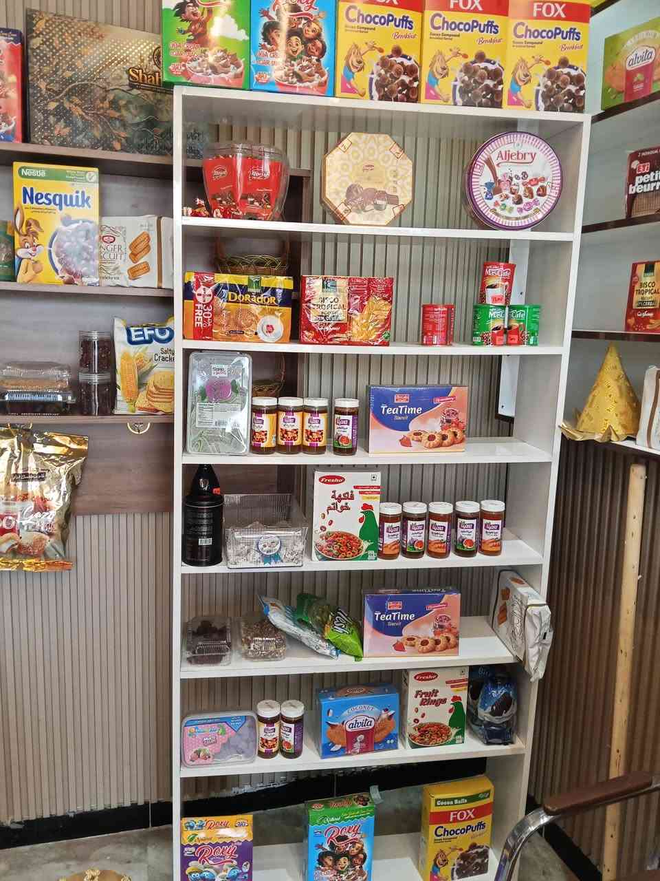 السلام عليكم ابيع غراض ورفوف وعربانة حب وميزان جاهزات ونضيفات حتة ليريد هنة وغراضهن موجودات والسعر مناسب  بغداد حي الحسين ***********
