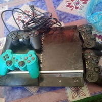 بلي 3مهكر كامله ملحقاته ويا4جوستك سعره 60وبي مجال رقمي 07880591309