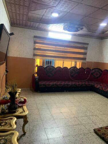 الطابق الأول  للايجار معزول عن الطابق الثاني غرفتين +
واستقبال+هول+مطبخ+مشتملات:***********
