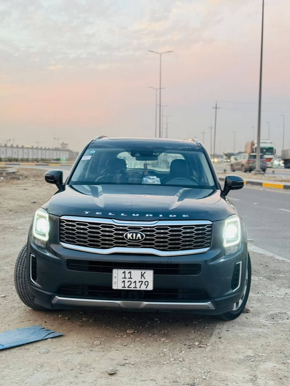 السلام عليكم للبيع كيا تلورايد 2020 لون فيلي رقم بغداد أمريكي مكينة 6 سلندر
حادث السيارة كما موضح بالصور وبيها سونار فحص  بدون ايرباك  (بيها صبغ قبق جنطه) ليبل واحد 
مواصفات السيارة فول بصمة فتحة كشنات جلد كهرباء تدفئة تبريد 7
راكب 3 قطع تبريد مري شفط ترحيب باليدات مال بوب كامرة خلفيا رادار امامي وخلفي توقف ذاتي تحديد مسار حساسات امامية خلفي مانع انزلاق سايد بريك بصمة مانع انحدار سيارة فول مواصفات
(ماشيه 63 الف فقط)
مكان السيارة بغداد البلديات 
السعر 226 وبيها مجال
رقم الهاتف***********
