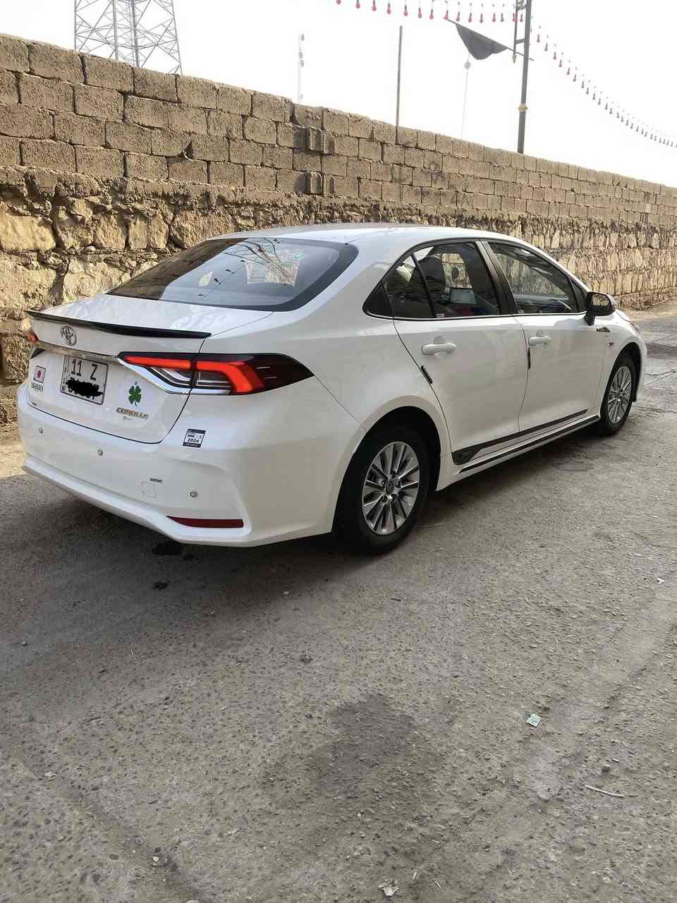 السلام عليكم كورلا هايبرد شكل الخليجي  موديل 24 ماشية(9) الف فول عدا الفتحة بيها شبر بارد هلال جاملغ خلفي فقط  الباقي كفالة عامة السيارة رقم بغداد ب اسمي السعر 147  الاستفسار  ***********
