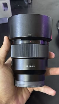 للبيع عدسة للسوني Sony 85mm 1.8  كلش نظيفة وبدون مشاكل   425 الف   مكا...