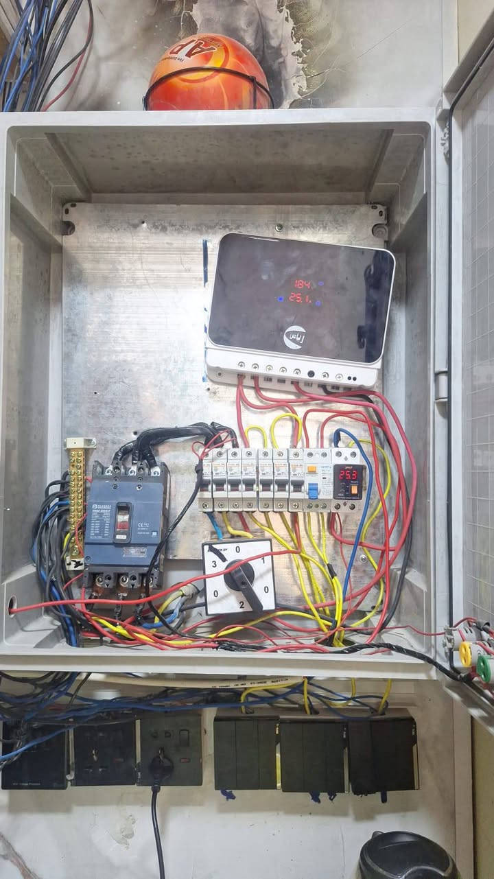 سيطرة كهربائيات أبو آدم 
***********
