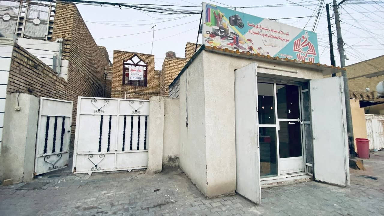 دار للبيع مساحة ٢٠٠ متر طابق ونص
حي الحسين الجديد قرب مدرسة الرائد العربي 

للاستفسار ***********

