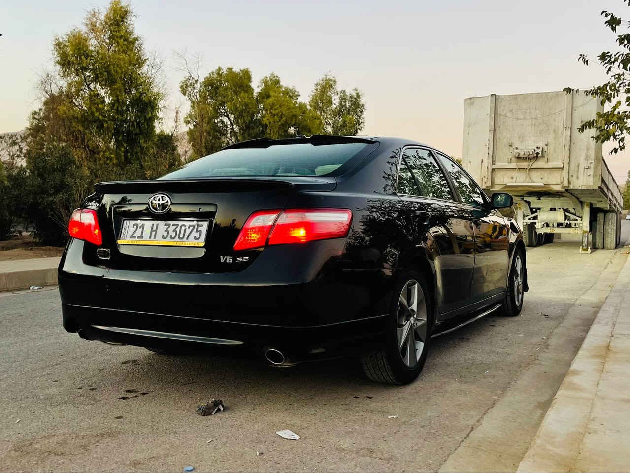 کامری ٢٠٠٩ پستۆن ٦ شتی نمونە و راقی
بێ بۆیاخ و بێ کرانەوە 
گێێڕ و مەکینەی بە شەرت  برخوی بانەدراوە 
یەک پارچەی گیانی نەکراوەتەوە هەموی لەسەر دەقی شەریکەیە 
تەنیا یەک پەڵەی بچوک ساردی هەیە لەگەل یەک ناولەپ کارت
*********** السليمانية, العراق
