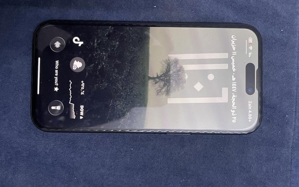 سلام عليكم ‏iPhone15￼ جهاز جديد النضافة 100/95 الذاكره 128 البطارية 86 السعر 675 او بي مجال بصيط الرقم /*********** ✨🤍
