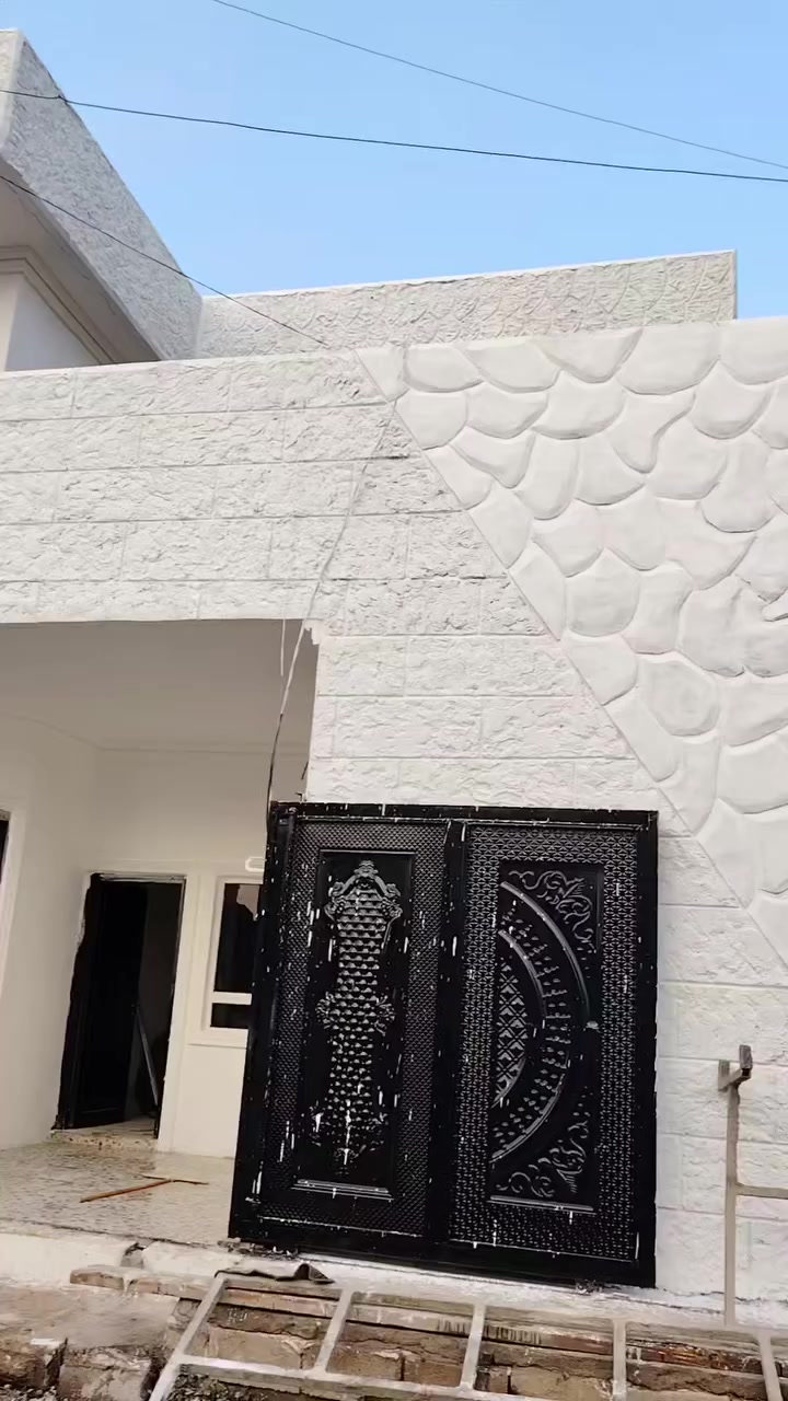 سلام عليكم بيت للبيع مساحه 100 متر مربع 10في 10 ركن موقع حي بدر خلف مول حسين 3 غرف نوم 3 صحيات 2 هول ومطبخ واستقبال ***********
