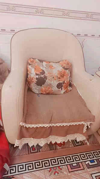 اغراض للبيع  نضيفات ثلاجه جديده استخدم ٧ اشهر كسر فلين  وكاونتر تكمه ٤ قطع وياه طباخ وغساله شغاله غسل وتجفيف بس بيبان مكسره ع فحص وعندي جربايه هيه ولدوشك مالها طبي  و٤مقاعد تخم  وافن ومبرده شغاله بس متروكه هم ع فحص *********** او مراسله خاص
