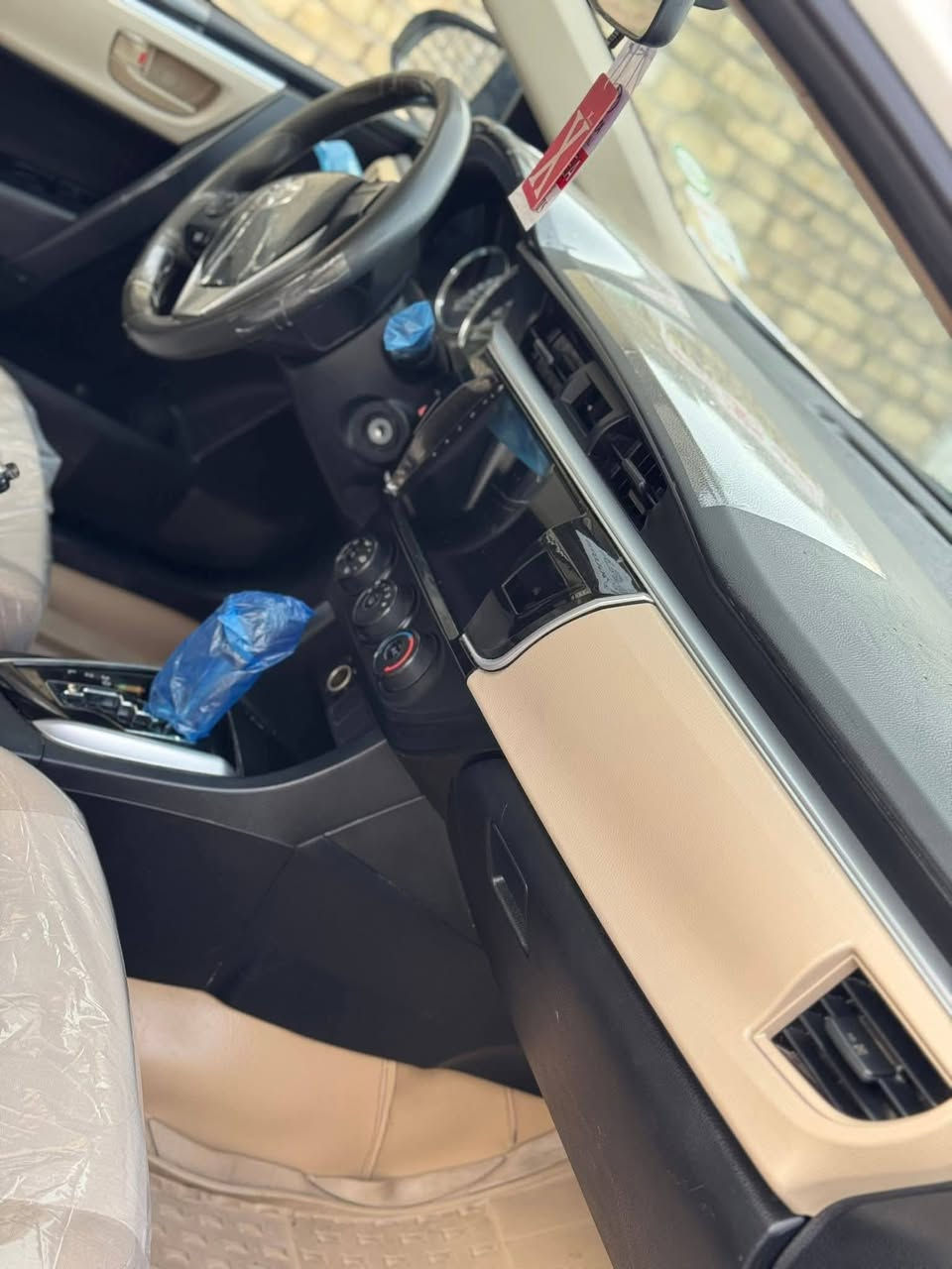 السلام عليكم 
كورلا 2015 خليجي 
مكفولة كفالة عامه من كلشي 
ماشية 73 الف شرط لفحص
مكينه 2000 المرغوب 
سيارة حيل نظيفة كلشي عل بلاد جديد 
مكفولة كفالة عامة
السيارة جديدة ومناقصهه اي شي 
رقم بغداد/انكليزي 

مكان السيآرة بغداد 
رقم صاحب السياره 
‭***********‬

السعر :: اتصل على صاحب السياره
