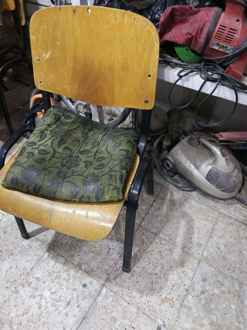 غراض نضيفه للبيع كلمن وسعره ***********
