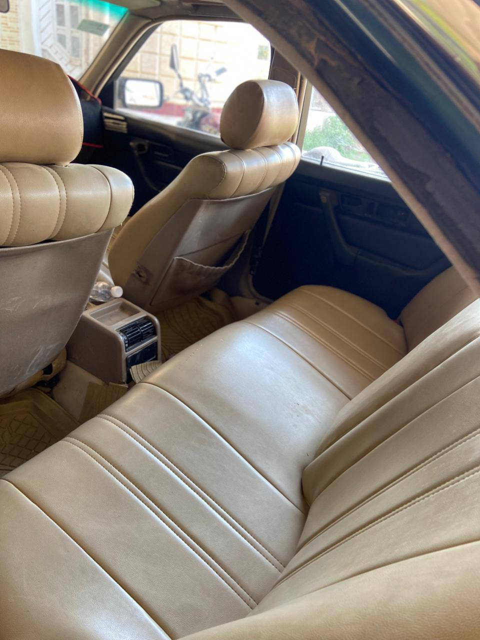 BMW _520_محرك وكير 525
_كير اوتوماتيك _
*_طخم جديد 
*-تايرات جديد 
*_شرعيها اني شرط التحويللل  
*_سيارة محتاجه صبغ 
*_تبريد ما شغاال،/منضومة تبريد بيها وكمبريسر بي كامل بي 
*_دواخل جلدد 
*بيها طخة يتعدل عل بارد جهة سايق جاملخ التاير الخلفي 
*السعر48 وبيها مجال حك جية ❤❤
للاستفسار: ***********
***********
