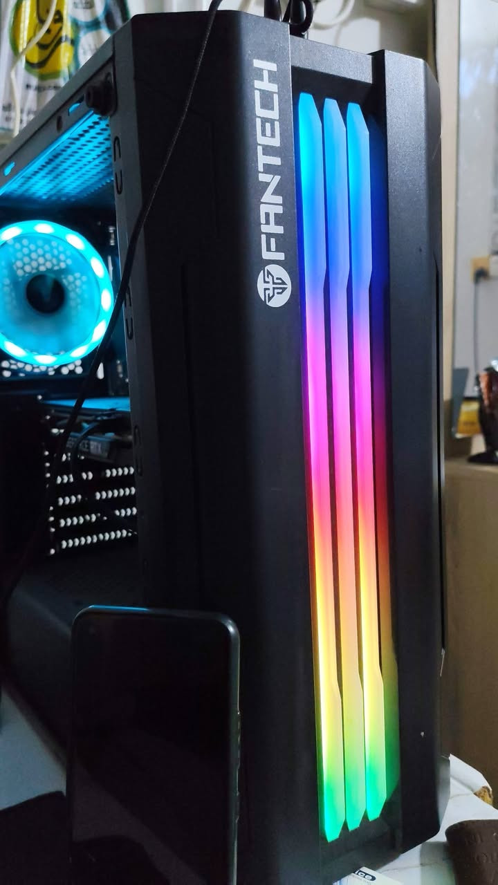 السلام عليكم تجميعه للبيع التفاصيل معالج ورامات وهارد وكارت شاشة اول صوره  مع شاشة حجم 24 فول hd  ماوس كيبورد وكافة الكراتين موجوده اريدها ب 650 وبيها مجال بسيط 
مكاني كربلاء 
***********
