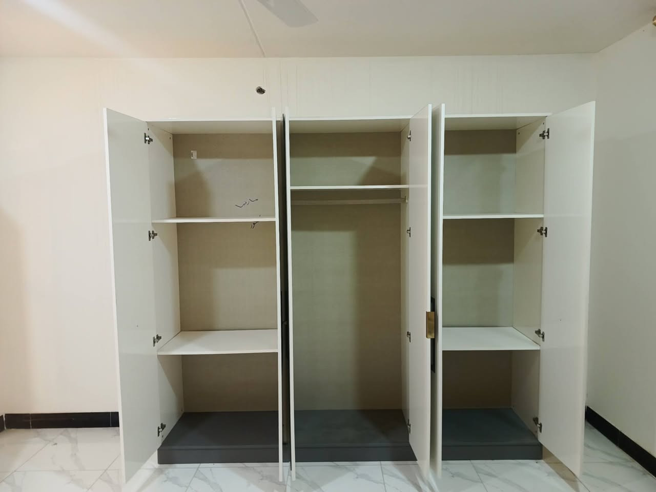 غرفة نوم جديدة ممستعملة
درجة اولى 
النجف الأشرف مجمع الغدير 
الاتصال على الرقم 
***********
