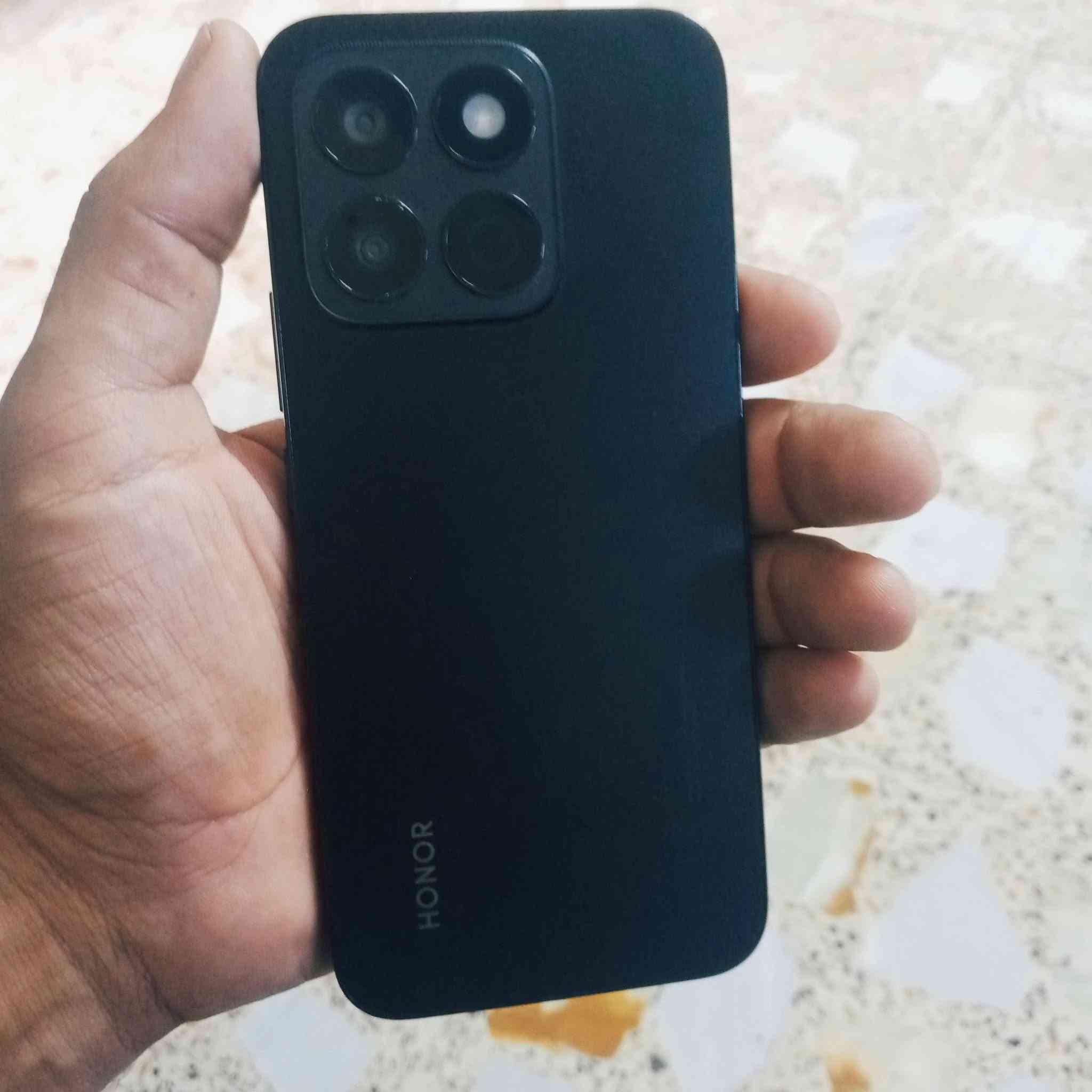 بدون غراض ماعندي توصيل ماعندي توصيل
فقط بس شراي يتصل جهاز نضافه ١٠٠
اسم جهاز هونر إكس 8 سي 
ذكرته 256 رام 8+8
بصمه بل شاشه بصمه وجه
شحن يطول يوم كامل شرط
سعره قفل ٢٣٥ قفل قفل  مكاني بغداد حي نصر رقمي ***********
