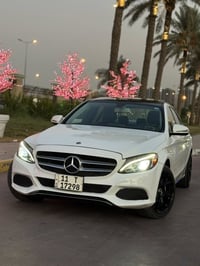 مارسدس C300 الموديل ٢٠١٨ العداد ٦٤ الف  فول مواصفات  رادار امامي  بانو...
