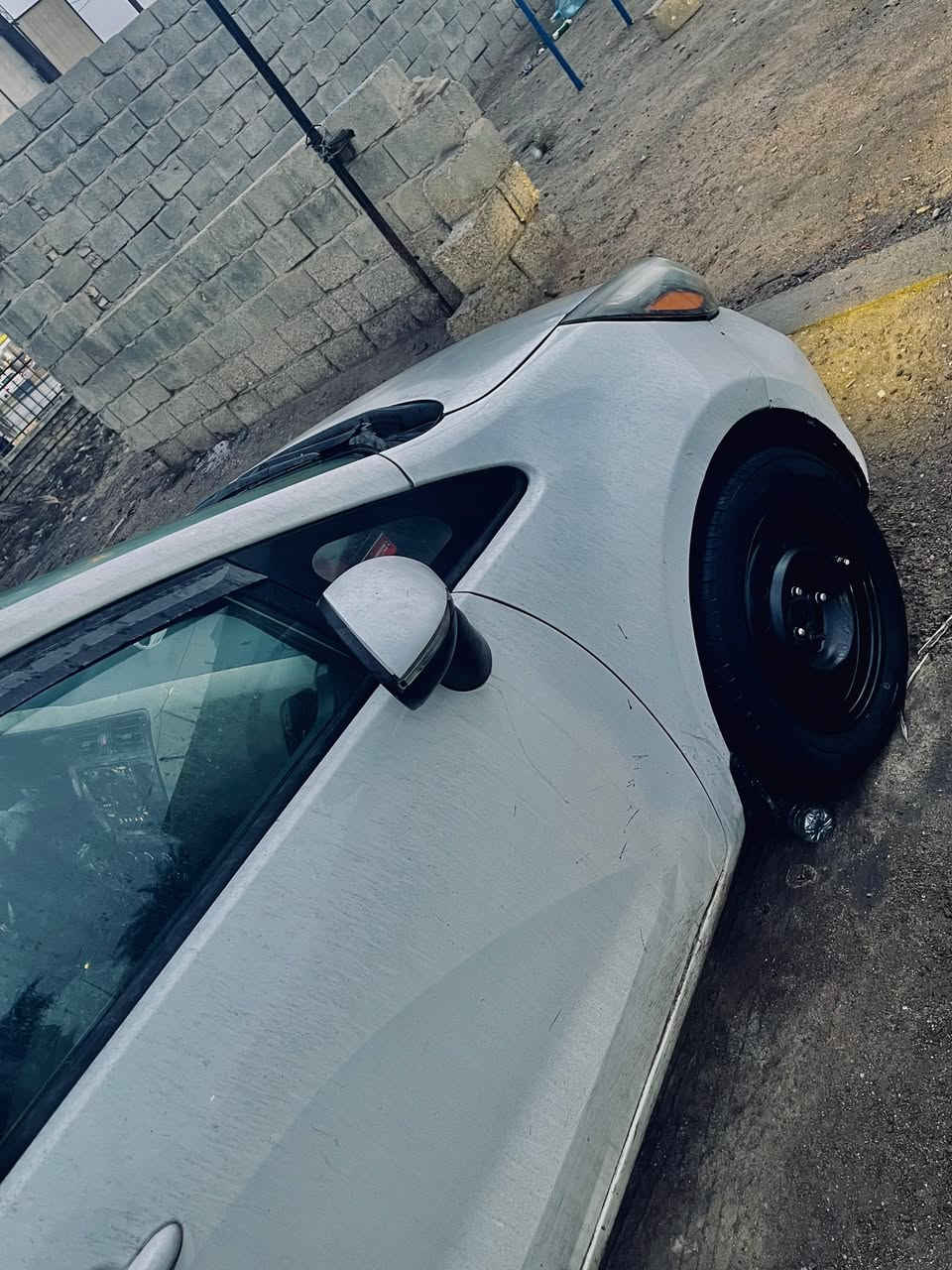 سلام عليكم كيه ريو موديل 2014 سياره   سياره سعره 75وبيه مجال قليل رقم الهاتف***********
