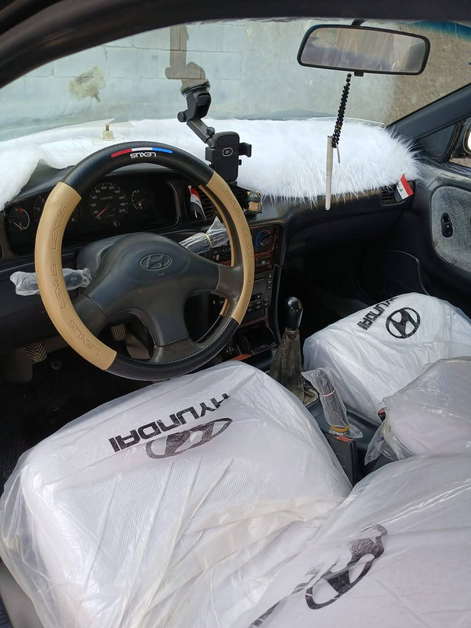 سلام عليكم
سوناتا تو موديل 94 محرك 2000 كير عادي رقم انبار انكليزي بدون ضربه بدون خويس مصبوغه جماليه فقط تخم تاير ويل بلادي كير محرك خير من الله سياره متعوب عليها مال جنيه  داخل جديد كهربائيات كلها شغاله سنويه  جديده 2030 سعر 52 وبيها مجال قليل ***********
