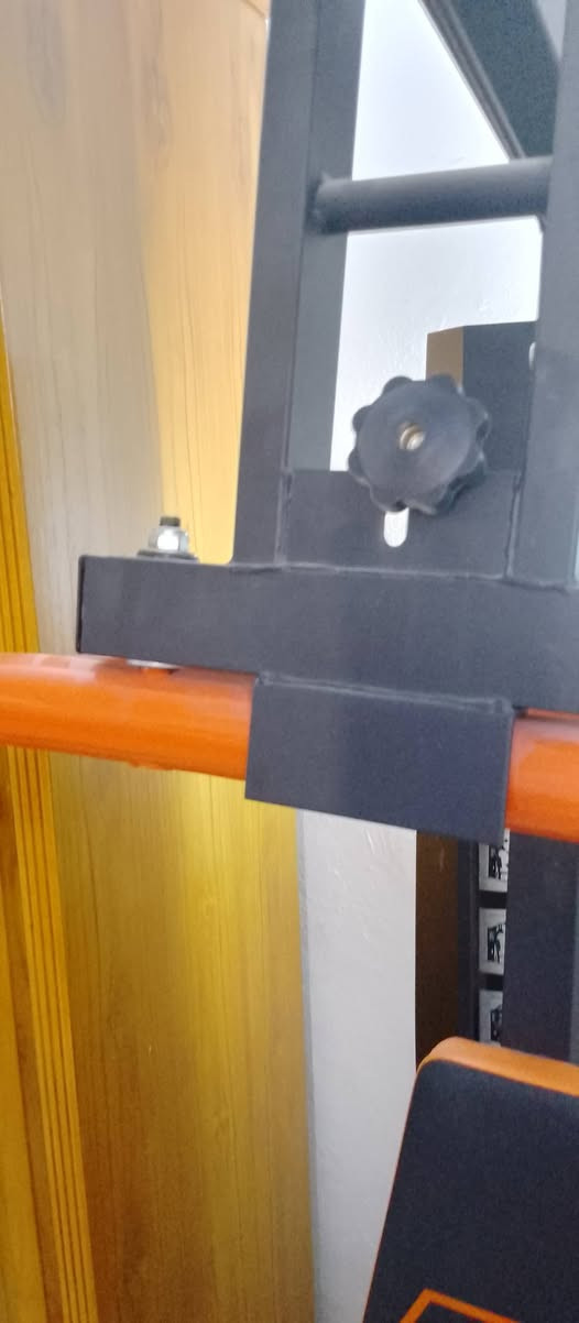 بسم الله الرحمن الرحيم
متاح للبيع جهاز هوم جيم Home Gym  حديد متعدد التمارين كامل ما بيه نقص الوزن الكلي للحديد ٨٥ كيلو مستخدم استخدام منزلي بسيط النظافة ٩٨٪ جهاز تمارين مفيد جداً للمبتدئين و المتوسطي الخبرة كما يوفر على اللاعب عناء الذهاب الى القاعة الرياضية و يمكن أن يؤدي تمارينه في اي وقت و بالاسلوب الذي يريده و يوفر خصوصية اللاعب ممكن تتمرن بالليل في الصباح الباكر في اي وقت و ما ياخذ مساحة كما موضح بالصور 

جهازك في بيتك تمرينك في بيتك انت حر نفسك لا اشتراك و لا وقت يحددك و لا واحد يغثك و لا يزاحمك 

مكاني بعقوبة خلف المحافظة 

الاتصال على الهاتف 

 ***********

السعر ٣٧٥ بيه مجال بسيط 

اتصل و بيك خير و اتدلل
