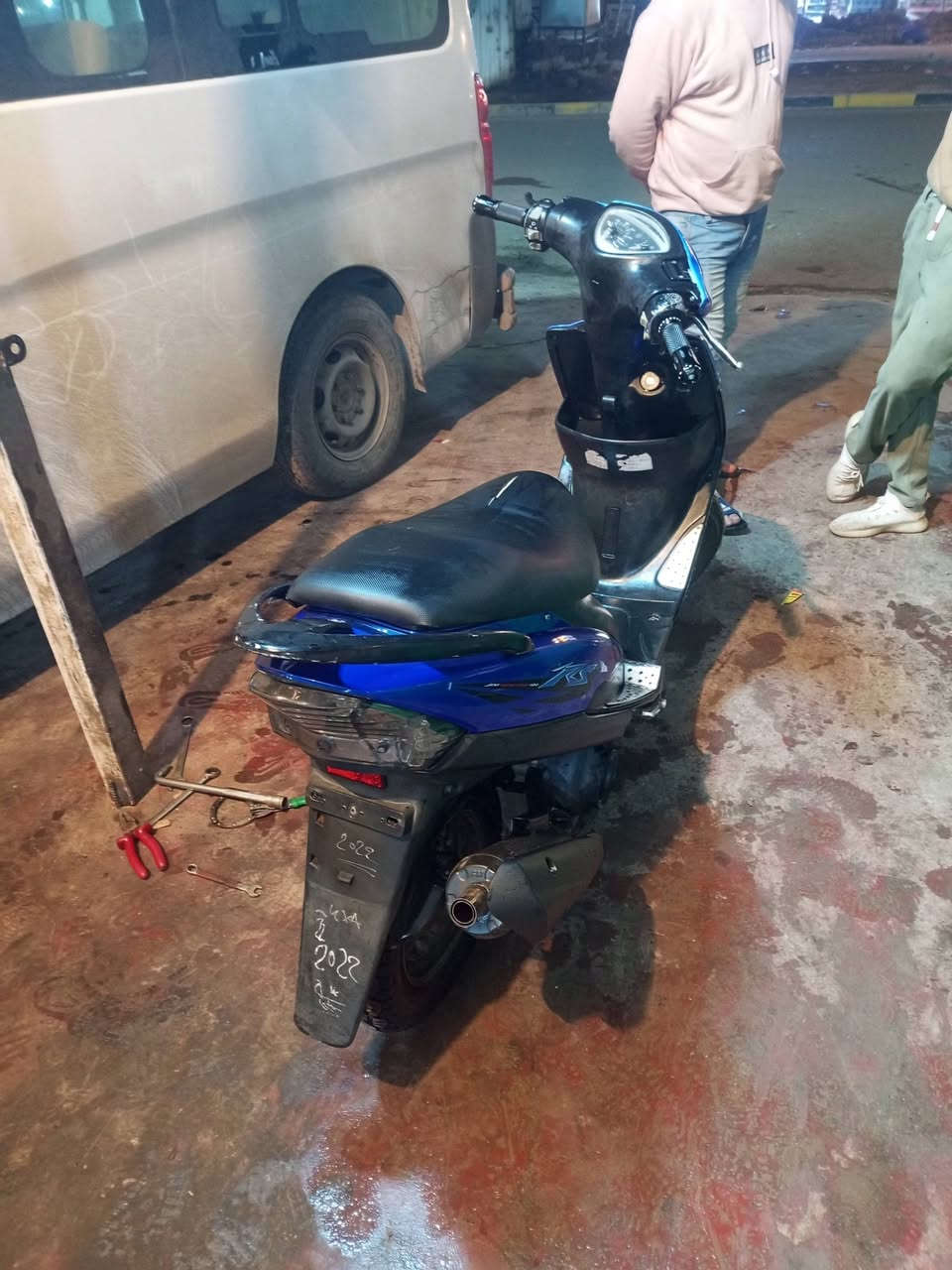 دراجه خير من الله مكفوله مكينه كهربائيات كلها شغاله دراجه شلعه ومعدل بيه كلجات امامي وخلفي رياضي ولكلجات البلاديات موجودات وصالنصه fmرياضي ولبلادي هم موجوده دراجه بيهه ملاحضات بصيطه 
1.كفرات تجاري 
2.كابريتر تجاري ولاكن خوش نوعيه 
بدون اوراق .......
السعر 850 وبيهه مجال حگ الجيه 
العنوان بغداد الحسينيه 
ممتواجد فيس رقمي 
***********
واسف لو طولت عليكم
