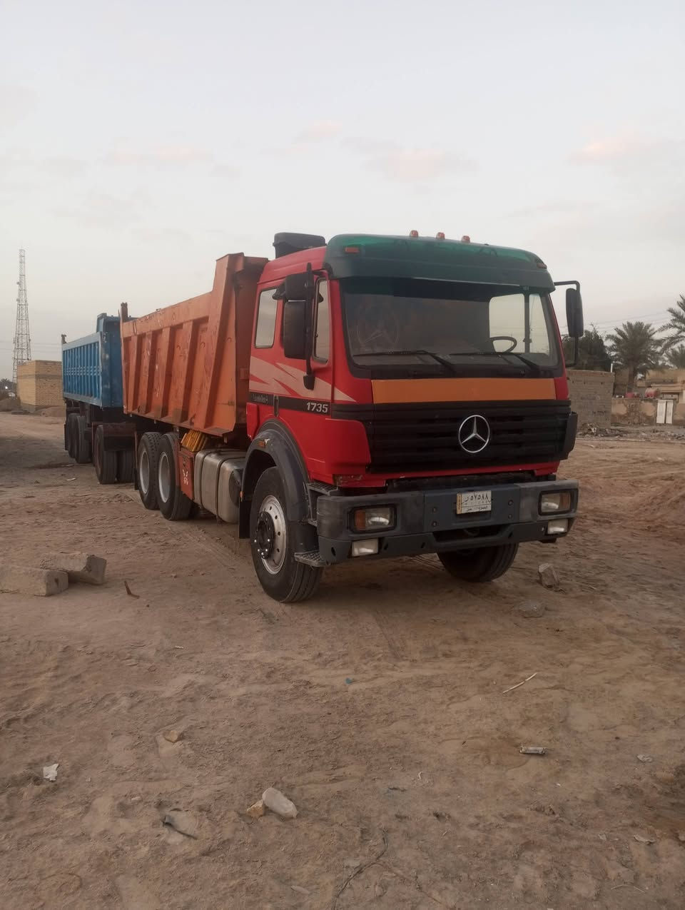 سلام عليكم للبيع قاطره مقطوره
مديل 96
مكينه 38
كير برميل 
مجموعه جيف 
عربانه علم 
تخم تاير راس وعربانه 
تريد بس راس تريد بس عربانه 
للستفسار ***********
