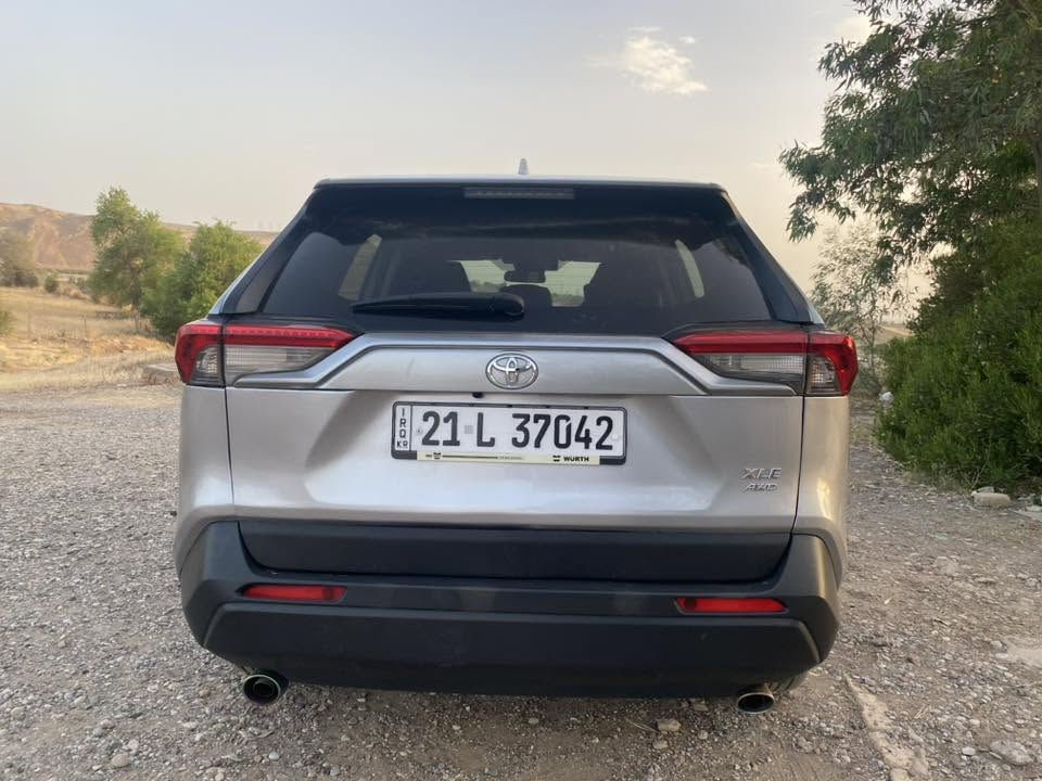 تويتا راف فور  Xleموديل 2021
لون سلفر 
6 مود 
ماشيه 123 km
ضرر باب و جاملغ + صندوق بارد
رقم سليمانيه 
مواصفات : بصمه تحكم ستيرن دخول ذكي تبريد مركزي كشن كهرباء رادار امامي و خلفي و جانبي مانع تصادم داخليه شامو كنتاره تحديد مسار لايت زينون 
محرك 2.5 
سنويه و هزه جديد 
وارد امريكي 
مكان كركوك 
***********
***********

سعر:220$
