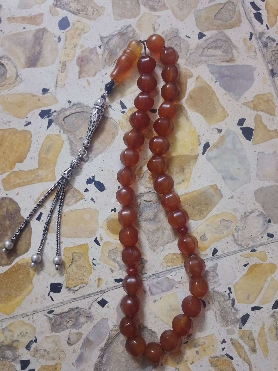 سلام عليكم عندي عقيق مثل ما تشوف بلصوره تجي تفص وتشلع عيني ولسعر انته تحدده بعد فحص وبل يرضي الله 
مكاني الحريه الاولى ***********
