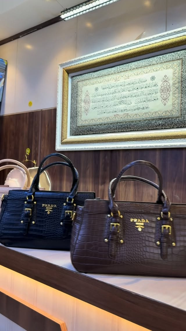 ⁨	عروضنا وياكم مستمره 🎀
الحقيبه النسائيه 🌸
توفرت بـ 5 الالوان 
السعر 20,000 فقط 🔥✨️
الوتساب
 ***********
***********
آدم #👠_والحقائب👛_النسائيه🙎‍♀️ #اكسبلور #فولو #العراق #شارع _افلسطين _ -درجه_اولى_فخامه_اناقه 
 - فلسطين⁩⁩
