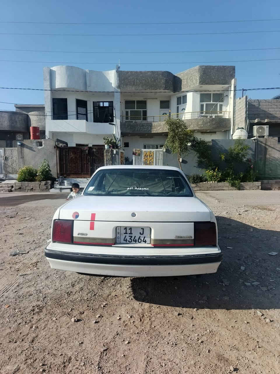 اولدز موديل 1990
سياره نضيفه نصبتها حلوه مثل مشوف بلصوره دواخل نضيفه 
كهربائيات كلها شغاله سياره ع لبلاد مملعوب بيها مكينه وكير بلادي بيها نواقص بسيطه بربرن امامي هيج شغلات بسيطه قماره وبنيد وصدوك فابلون لجماليه 
رقم بغداد لجديد انكليزي
السعر 32$ مكان لسياره بعقوبه
الشراي يتصل رقم ***********
