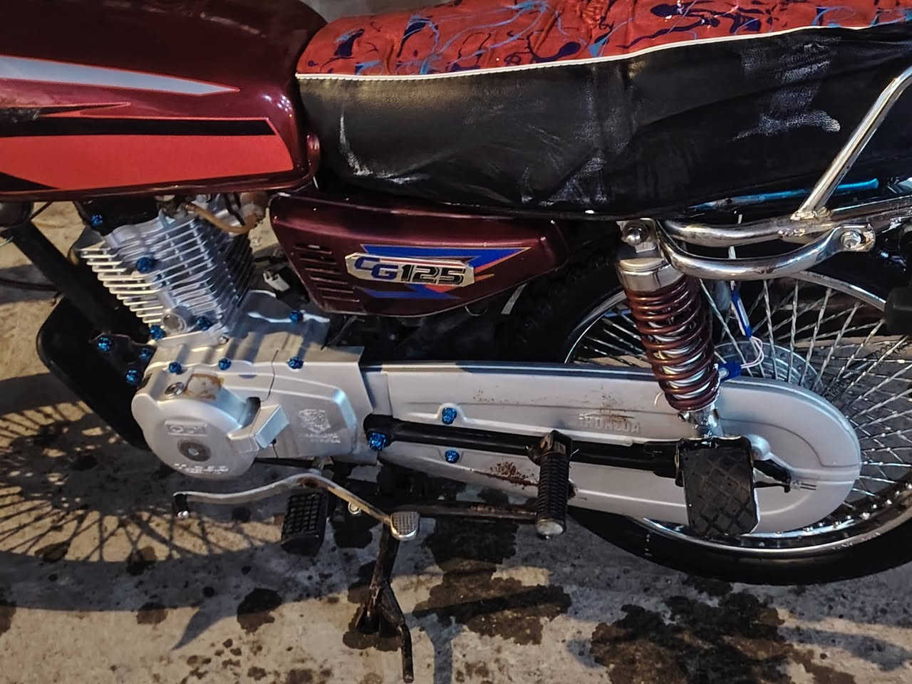 السلام عليكم دراجه تايكر ٢٠٢٤
دراجه كامله مكمله
وشرط الشلعه والمعدل
أوراق كامله
دراجه 600 وبيهه مجال ***********
