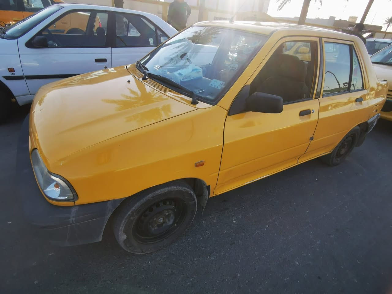 سلام عليكم 
سايبه ٢١ سياره نضيفه وحلوه مثل ما موضح بل صور بيه طخه بل باب والجاملغ الخلفي ومصبوغات  
***********
