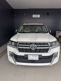 لاند كروزر GXR 2021 سيارة كلش نظيفة اخت الزيرو ومغلفه بي بي اف ماشية ٤...