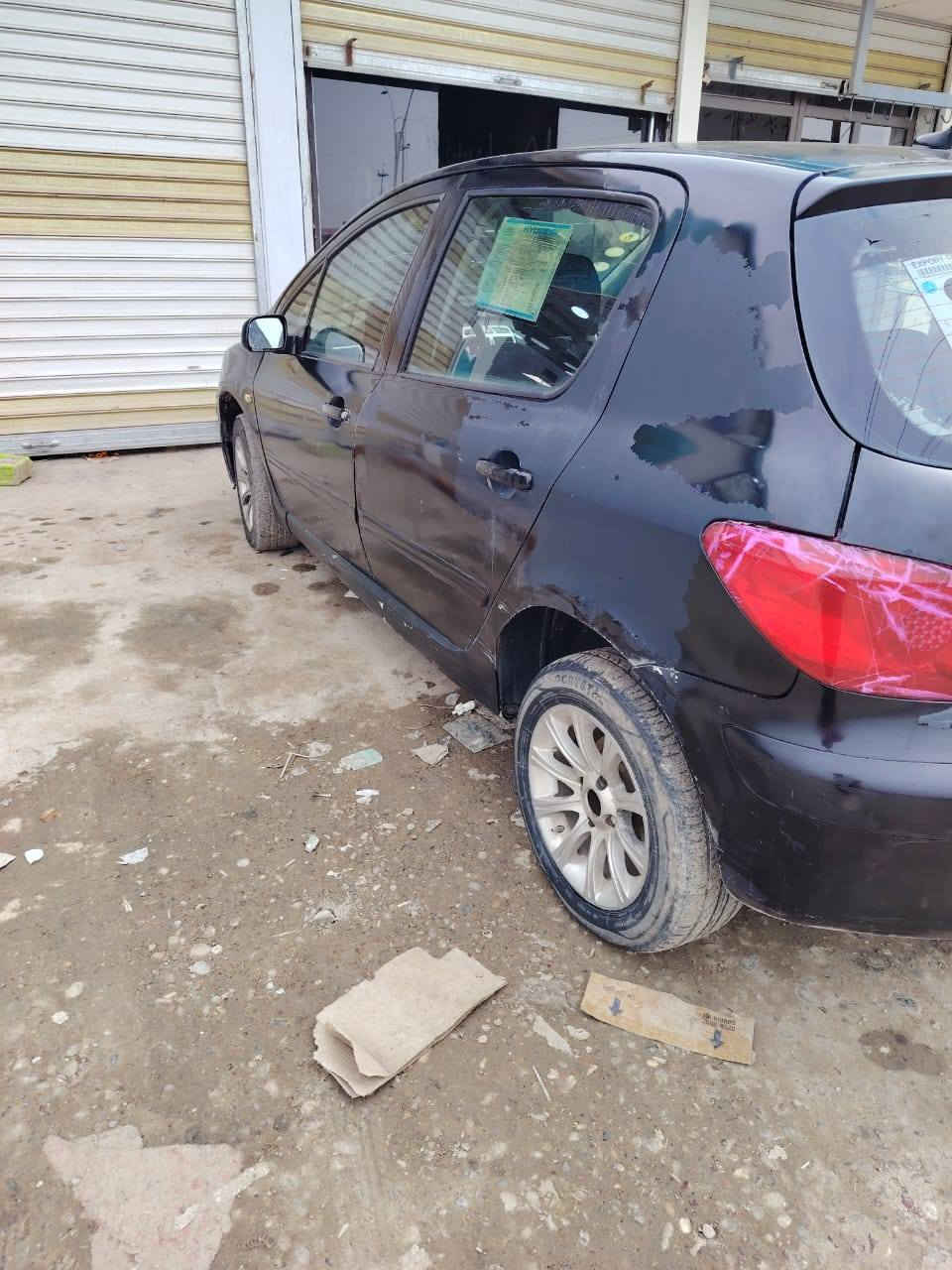 السلام عليكم ورحمه الله وبركاته للبيع بيجو موديل 2006  محرك وكير كورله فول اتوماتيك كلها شرط والكشر شفت العين السعر 20وبيه مجال سنويه كرتونيه خظره للاتصال ابيع حبل ***********
