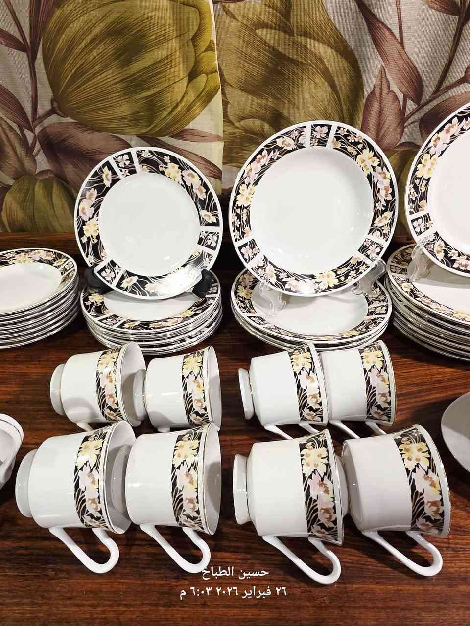 سيت طعام صيني قديم استيراد الاسواق المركزيه ٥٩ قطعه
٨ ماعون شطح حجم ٢٦ سم 
٨ ماعون شطح حجم ٢٠ سم
٤ ماعون عميق حجم ٢٠ سم 
٧ ماعون شطح حجم ١٧ سم
٨ ماعون عميق حجم صغير 
٨ ماعون كوب 
٨ كوب 
١ سلطانيه حجم كبير 
١ سوب دان مزدوج 
قوري شكردان بدون قبق 
حليب دان


**إذا كنت صاحب هذا الإعلان وتريد حذفه لأي سبب، رجاءا أرسل رسالة إلى الدعم الفني**