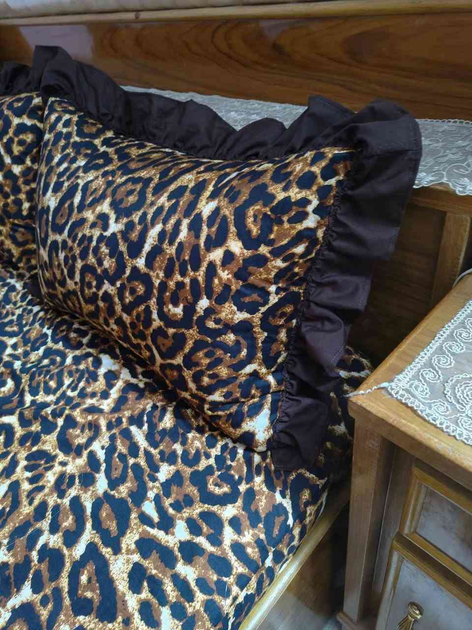 نقشات حلوه همايون امراتي درجه اولى ثقيل 
اخيط فرشات نفرين 
فرشه نفر
وجه مخده كوشات الي يعجبج حسب الطلب


**إذا كنت صاحب هذا الإعلان وتريد حذفه لأي سبب، رجاءا أرسل رسالة إلى الدعم الفني**