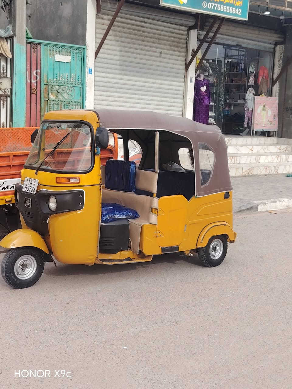 سلا م عليكم تكتك باجاج  واحد وعشرين طالعه بل ثنين وعشرين تكتك نضيفه معنه كلمه محرك مفتوح  وبيه ضربه بل صفحه ومعمره وبيه لقد بيع كوم حديد  السعر 7 مليون بيه مجال حك جيه رقم *********** متواجد وتساب
