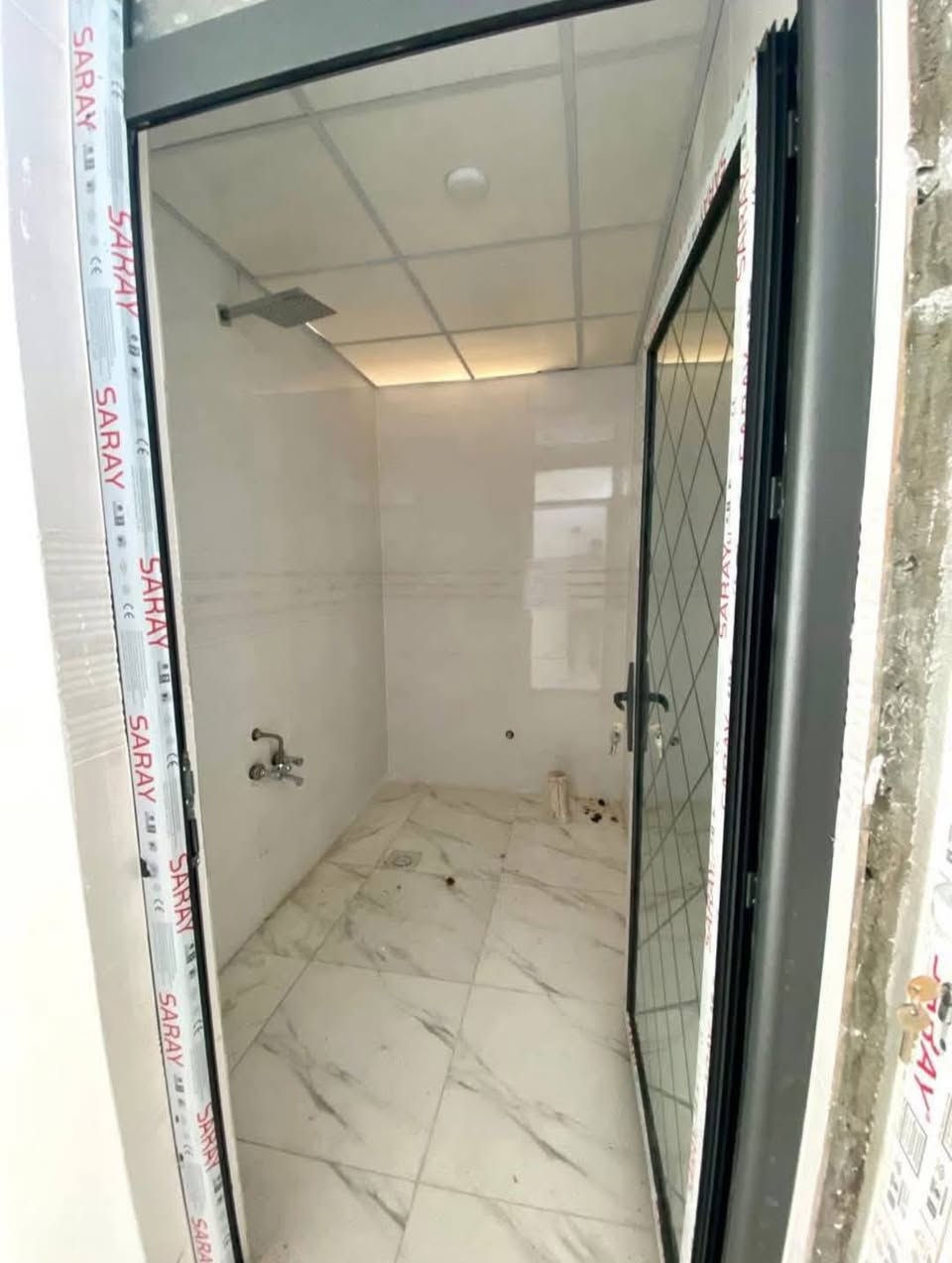 ترميم المنزل بالكامل   // وترميم الصحيات الداخليه بغداد فقط
والديكورات الداخليه سقف ثانوي جبسن بورد بوردكس

- ماء - مجاري - كهرباء - زفت - ماستك - كل ما يخص المنزل 
ترميم الحمامات وتكشير الجدران واعاده تأهيلها
 تكشير  جدران و تنضيفه 
لبخ سمنت +جص وبورك
قلع الارضيه واعاده تأهيلها 
 تسليم مهندس 
صب ارضيات  تصليح جدران و صبغ المنازل 
كوادر مختصه بالتفليش 
***********
هاتف *********** واتساب
