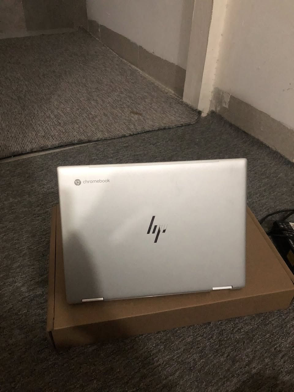 السلام عليكم
لابتوب سلم 
لابتوب  لمس و قلاب ٣٦٠ درجه HP 
المواصفات:
Core i7 جيل عاشر 1065U
Ram 16GB DDR4  رام 
Hard 256GB SSD

الحجم 13.6 انش 
دقه شاشة IPS 2k

النظام ويندوز 11 pro 

السعر. ٥٥٠ الف ومجال قليل


**إذا كنت صاحب هذا الإعلان وتريد حذفه لأي سبب، رجاءا أرسل رسالة إلى الدعم الفني**