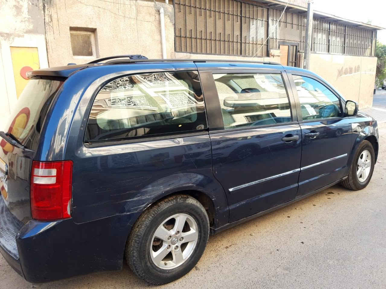مكلف بالنشر 
دوج كرفان 2008 مشروع وطني وبأسمي 
محرك 3800 جديد والكيرمكفول
 جام 6 كهرباء بيبان ميكانيك 
3 قطع تبريد جيد جداً 
تحكم ستيرن كشن السائق كهرباء وسكليتر كهرباء 
بيهه صبغ قطعتين  الجهة اليمنى بصف السايق 
السعر 105 المكان الاعظميه  الاستفسار الاتصال
 بالرقم *********** اكو واتساب
