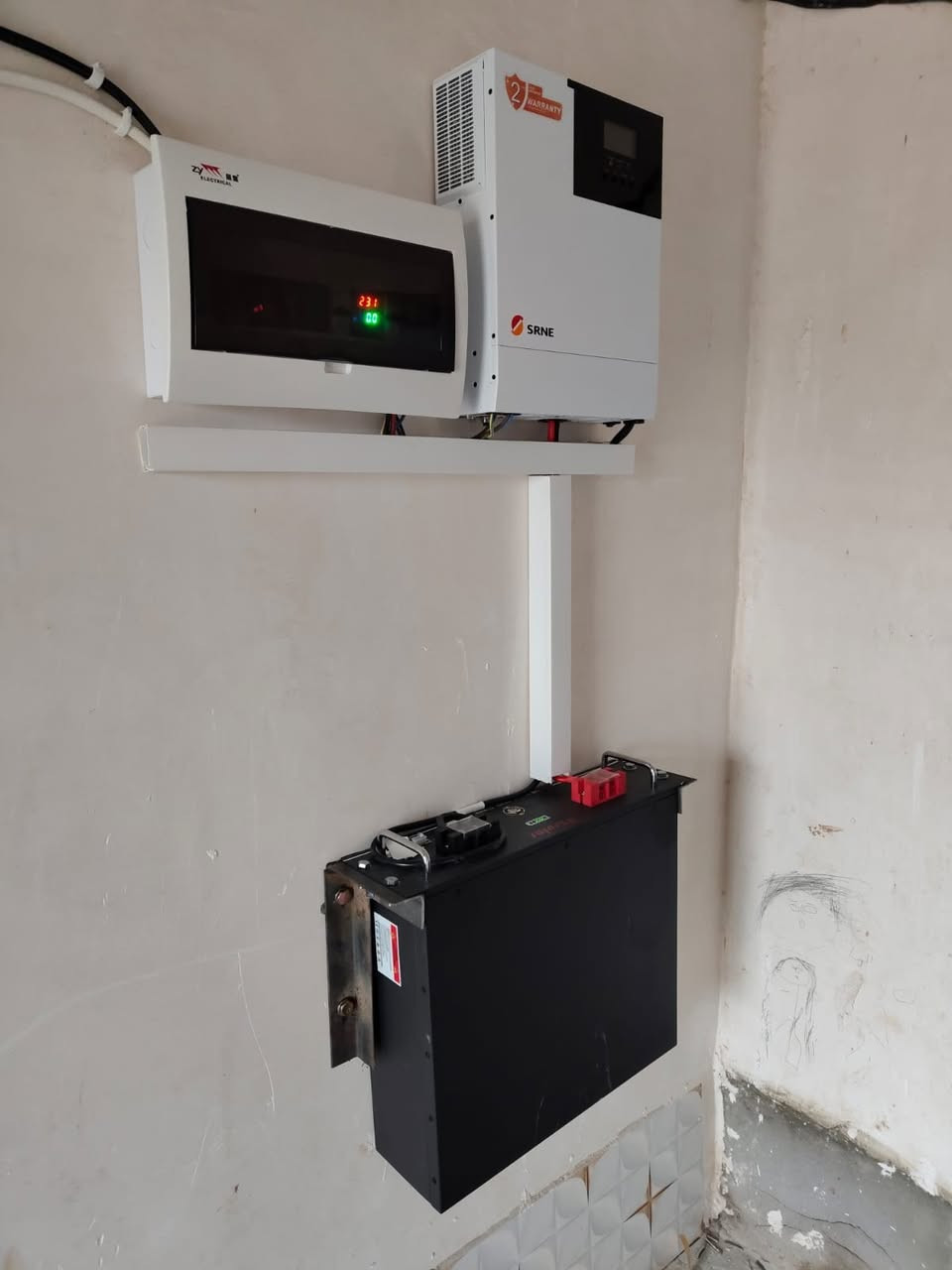 تم بفضل الله تجهيز وتنصيب  منظومة طاقة شمسية
#لمنزل_السيد(#قحطان_مشروع)
#الرياض_قرية_حديد
مكونات المنظومة:
🔵الواح 620 واط عدد 3
🔵 بطارية 3 كيلوواط 
 🔵انفيرتر  3.6 كيلوواط ماركة Srne

مكتب هاني شاكر السلطان للطاقة الشمسية 
الحويجة #ناحية الرياض
هاني   ***********
ظافر ‏ ‪0780 680 4046‬‏
رعد ‏  ‪0782 496 9996‬‏
