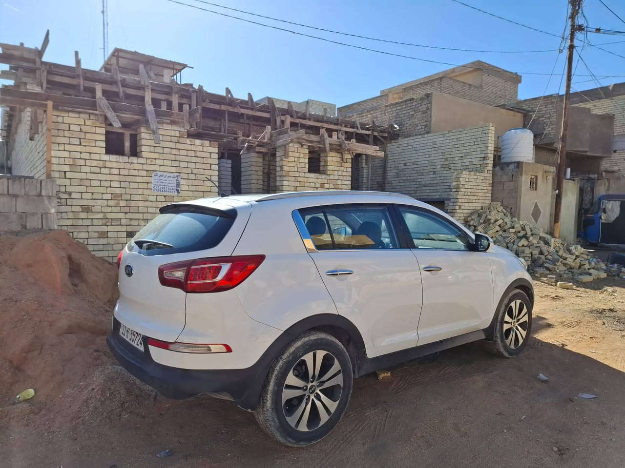 كيه سبورتج خليجي مكفوله كير ومكينه وحداديه سيارة كل نقص مابيها تبريد تدفئة شرط ترايك للبصرة رقم بغداد باسمي تحويل ثاني يوم موديل 2012فول  مواصفات بانورما تحكم ستيرن السعر المطلوب 154 وبيها مجال مكاني كربلاء للاستفسار الاتصال على الرقم ***********
