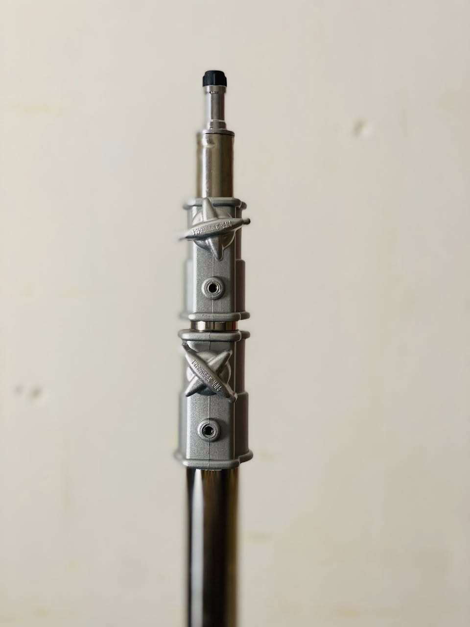 استاند استيل ثقيل جديد غير مستخدم
ارتفاع ثلاث متر الخاص مفتوح 
متوفرًتوصيل***********
